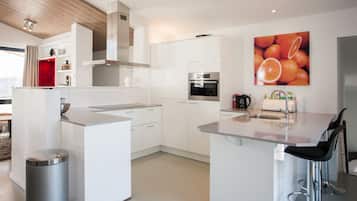 Villa, Multiple Beds | Private kitchen | Full-sized fridge, microwave, oven, stovetop