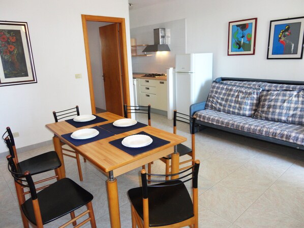 Apartment, 2 Bedrooms | In-room dining
