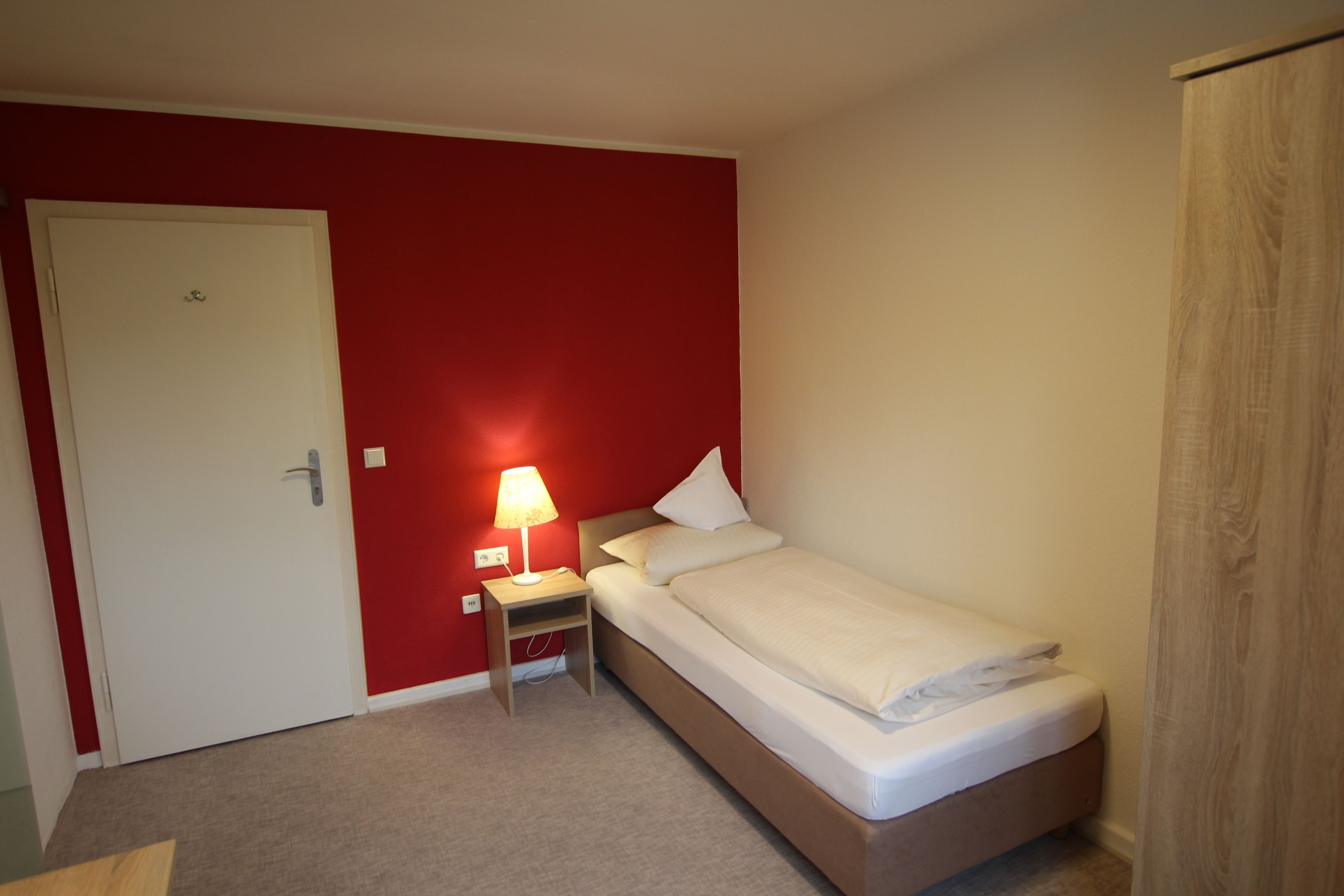 single room | desk, blackout curtains, free wifi, bed sheets