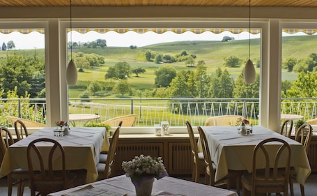 Free daily buffet breakfast . Landhaus Friede