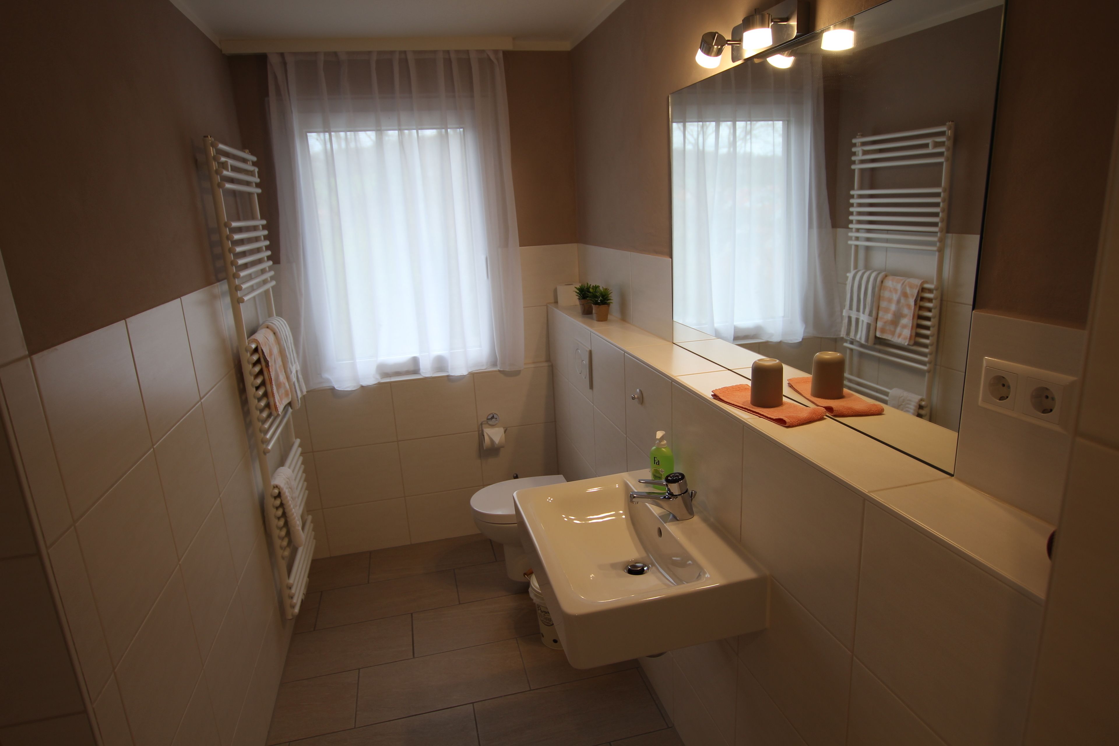 single room | bathroom | shower, towels