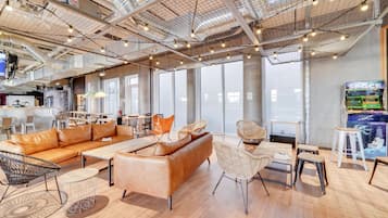 Coin salon dans le hall