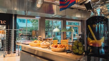 Free daily continental breakfast