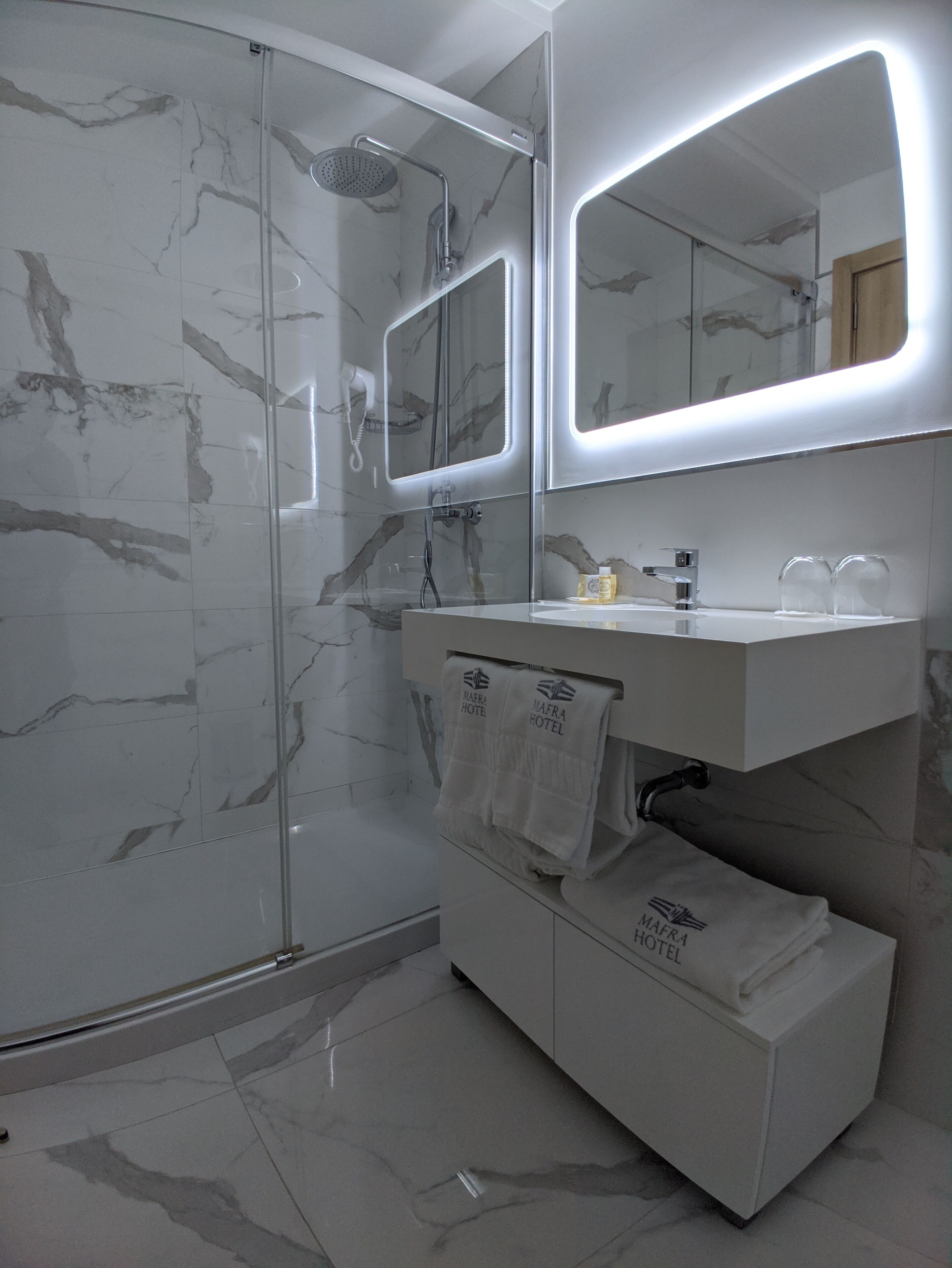 combined shower/bathtub, free toiletries, hair dryer, towels