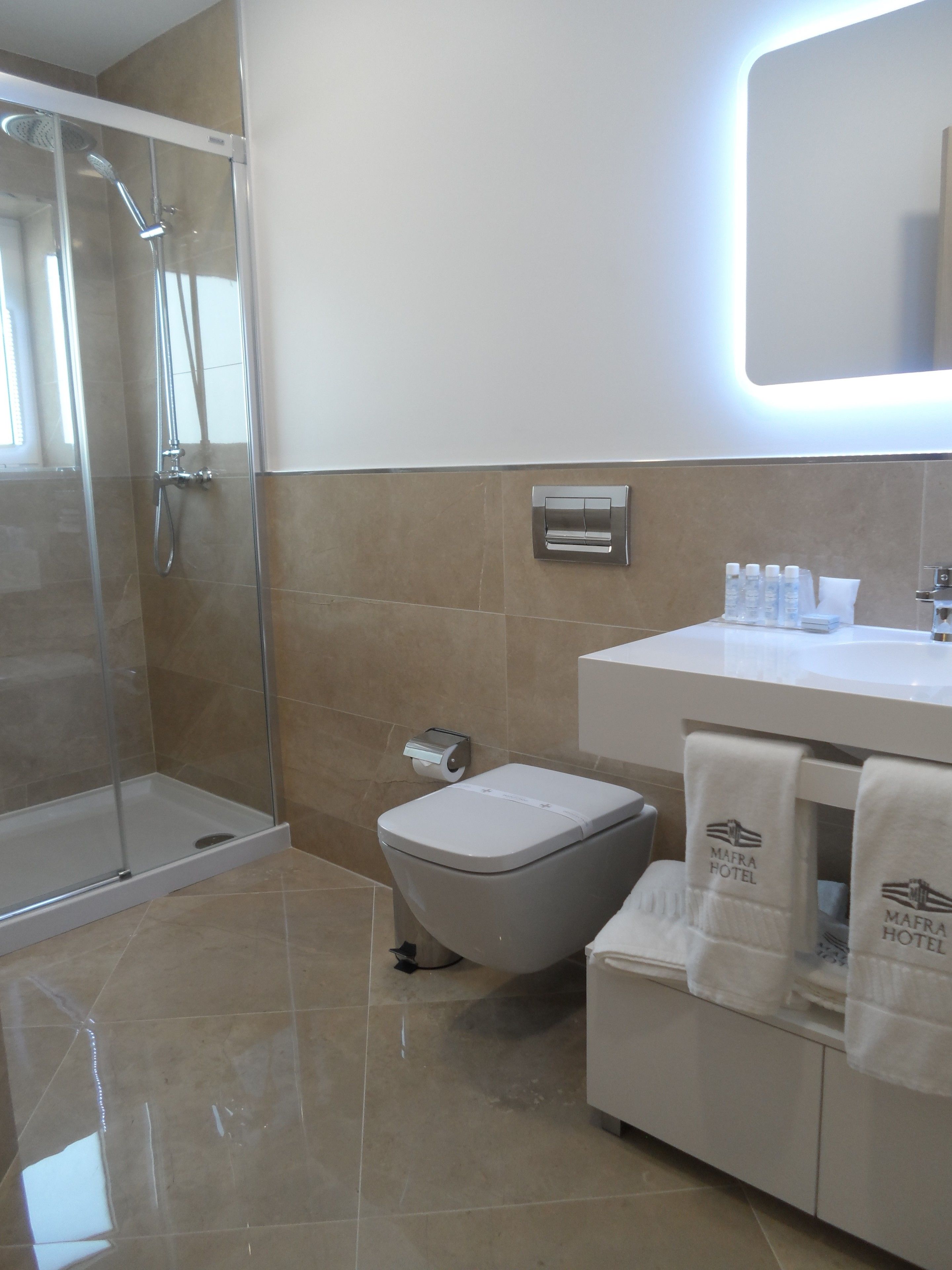 combined shower/bathtub, free toiletries, hair dryer, towels