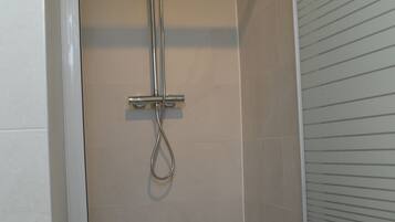 House | Bathroom shower