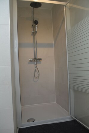 House | Bathroom shower