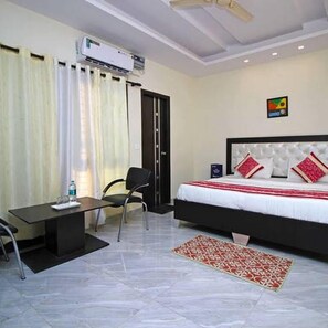 Phòng Deluxe | Bàn, giường gấp/giường phụ (phụ phí)