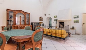 Duplex, 3 Bedrooms | Living area