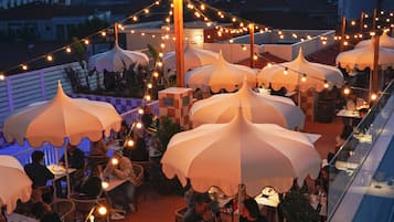 Poolside bar
