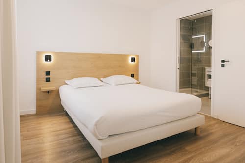 Apartment, 1 Bedroom | In-room safe, individually decorated, individually furnished, desk