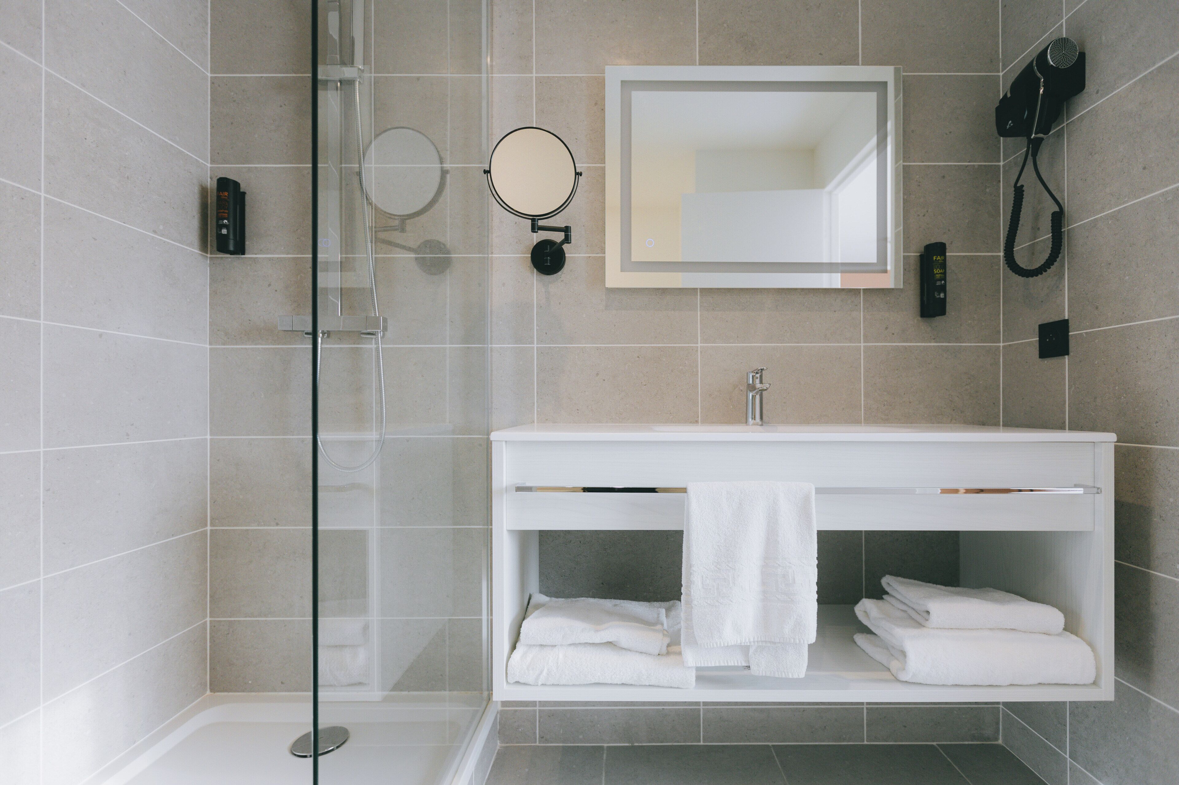 Superior Studio | Bathroom | Shower, free toiletries, hair dryer, towels