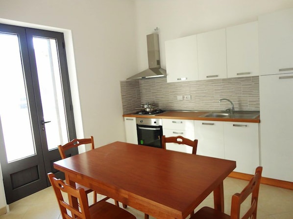 Apartment, 2 Bedrooms | In-room dining