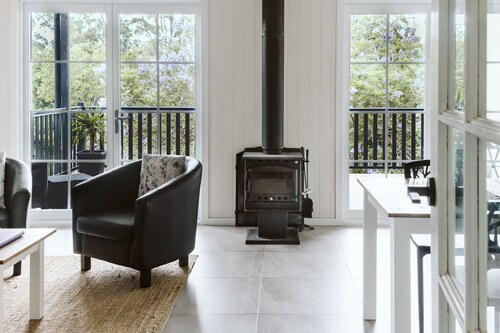 Possums Retreat - Private Spacious Cottage with Hydrotherapy Spa