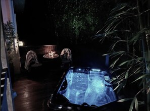 Bain à remous extérieur