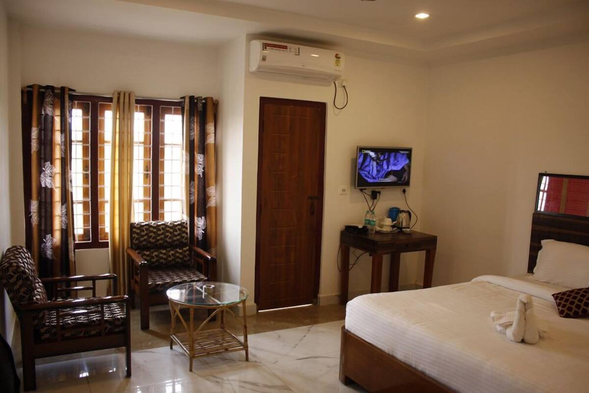 1 habitación, caja de seguridad en la habitación y escritorio
