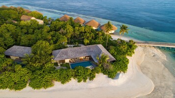 ヴィラ 2 ベッドルーム (Sunset 2BR Beach Pool Villa) | ミニバー、セーフティボックス (室内)、デスク、ノートパソコン用作業スペース