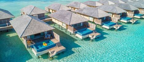 Villa, 1 chambre (Sunset Water Pool Villa) | Minibar, coffres-forts dans les chambres, décoration personnalisée