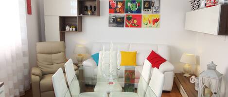 Appartement, 2 chambres | Restauration dans la chambre