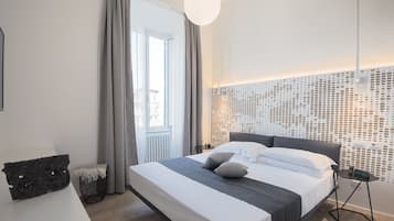 Doppia Standard | Biancheria da letto di alta qualità, copriletto in piuma, minibar