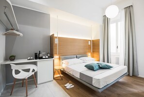 Dobbeltrom – deluxe | Sengetøy av topp kvalitet, dundyner, minibar og skrivebord