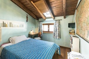 Laptop workspace, free WiFi, bed sheets