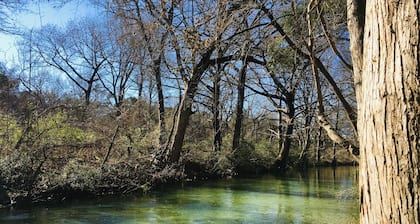 Bella Rosa Cottage - Stroll to Wimberley Square! Cypress Creek just steps away
