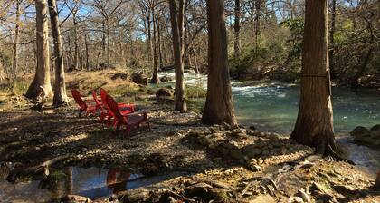 Bella Rosa Cottage - Stroll to Wimberley Square! Cypress Creek just steps away