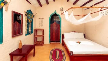 Comfort-Doppelzimmer, 1 Schlafzimmer, Gartenblick | Zimmersafe, individuell dekoriert, individuell eingerichtet, Bettwäsche