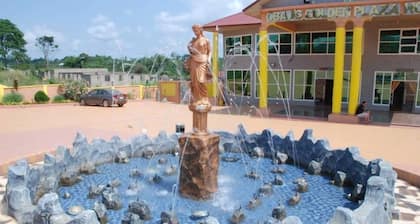Obaa'S Golden Plaza Hotel