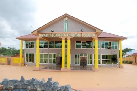 Exterior. Obaa'S Golden Plaza Hotel
