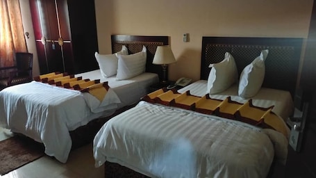 Habitación con 2 camas individuales | Escritorio y wifi gratis