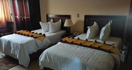Obaa'S Golden Plaza Hotel