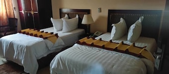 Obaa'S Golden Plaza Hotel