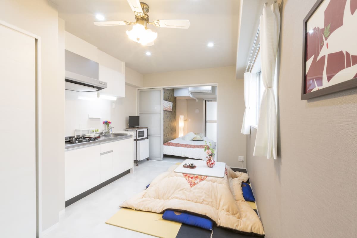 Room (202) | Free WiFi, bed sheets