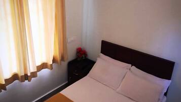 In-room safe, desk, rollaway beds, bed sheets