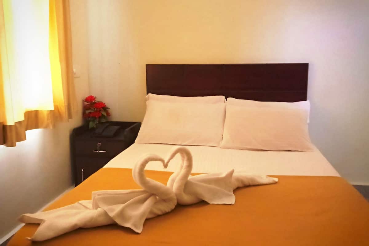 in-room safe, desk, rollaway beds, bed sheets