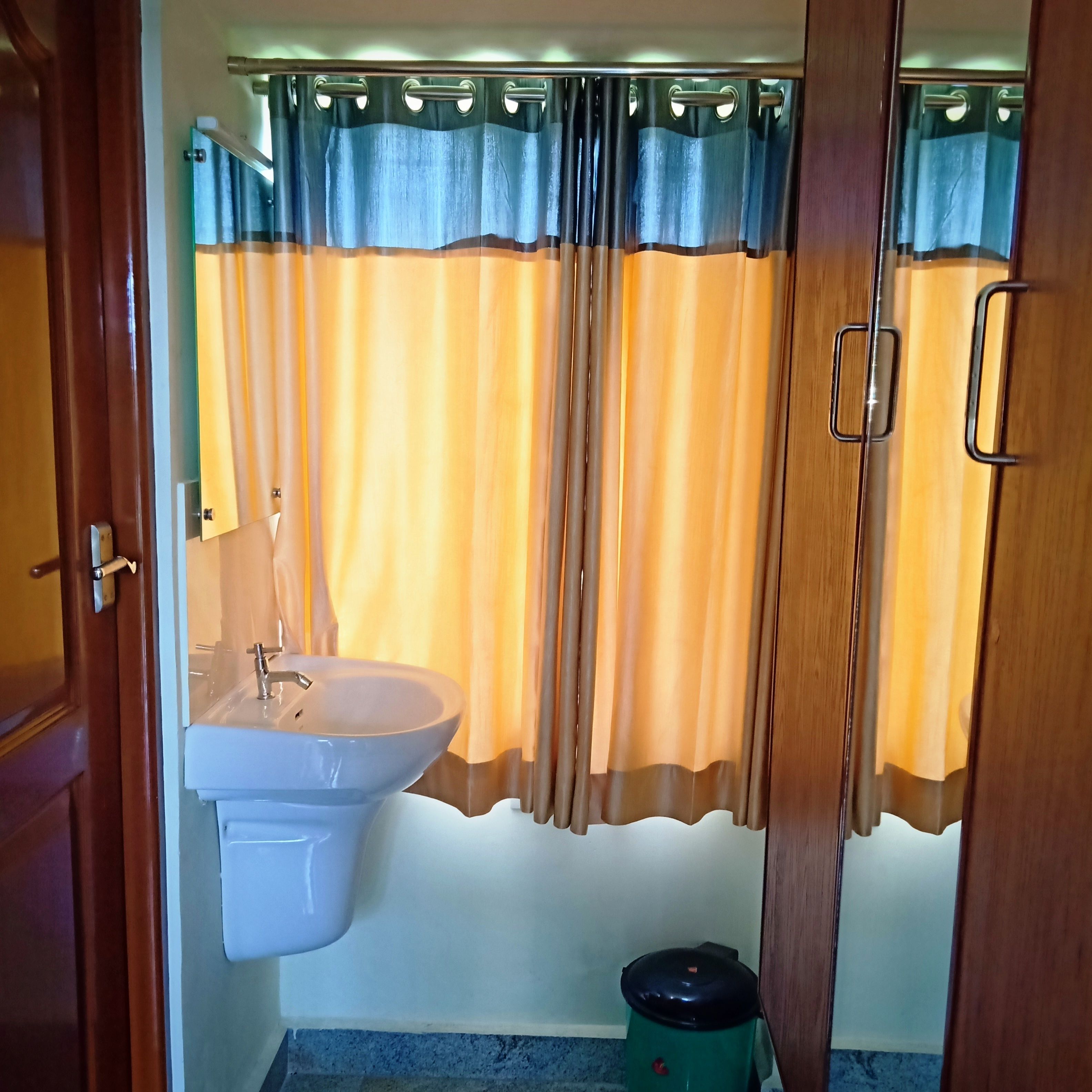 in-room safe, desk, rollaway beds, bed sheets