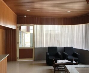 Reception - Jippus Galaxy (Aluva)