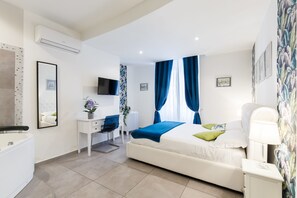 Superior Double Room, 1 Queen Bed, Jetted Tub | Desk, soundproofing, free WiFi, bed sheets