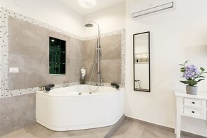 Superior-Doppelzimmer, 1 Queen-Bett, Whirlpool | Whirlwanne