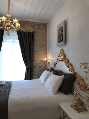 Chambre supérieure double, vue sur la ville | 1 chambre, draps en coton égyptien, literie de qualité, minibar