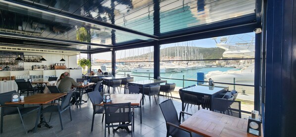 Desayuno continental todos los días (con cargo)