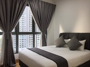 Departamento clásico, 2 habitaciones, vista al mar | Tabla de planchar con plancha, wifi gratis y ropa de cama 