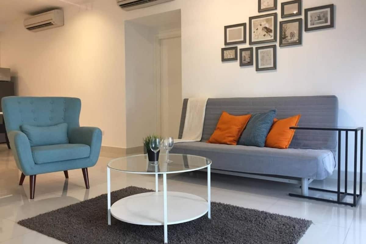 Klassiek appartement, 2 slaapkamers, uitzicht op zee | Woonruimte | Flatscreentelevisie