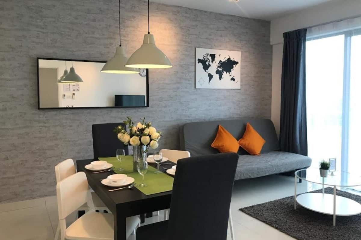Klassiek appartement, 2 slaapkamers | Woonruimte | Flatscreentelevisie