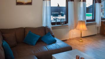 Apartment 3 (exkl. Endreinigungsgebühr 50,00 EUR) | Wohnbereich | LED-Fernseher