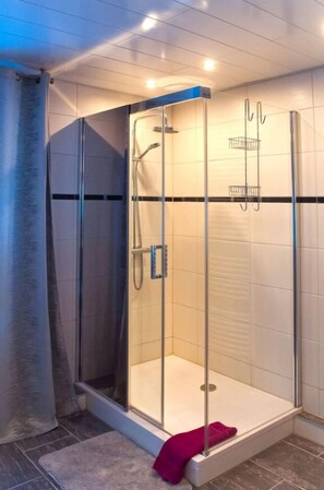 Huoneisto (3 - additional cleaning fee EUR 50) | Kylpyhuone | Pyyhkeet