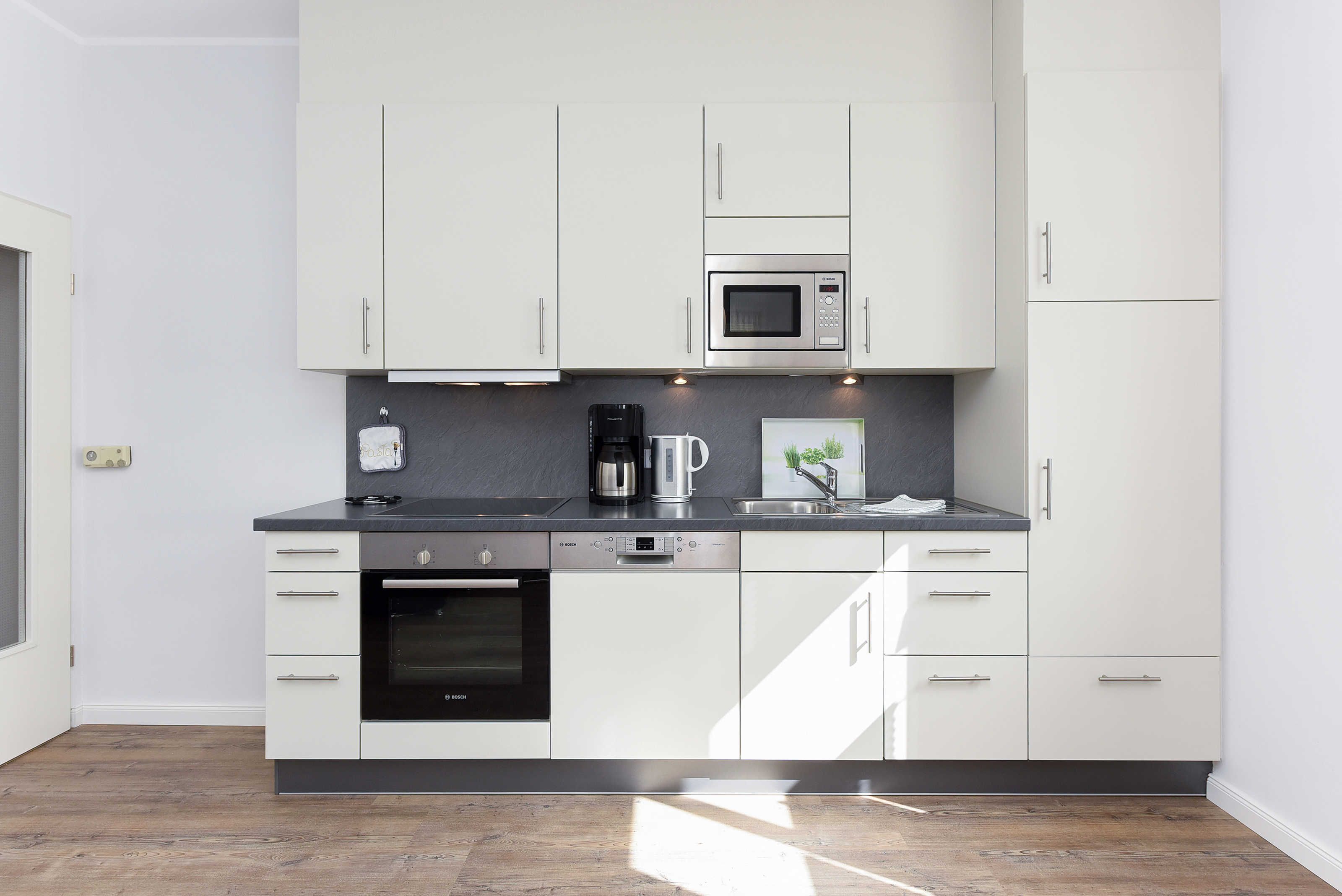 Refrigerador, microondas, horno y lavavajillas 