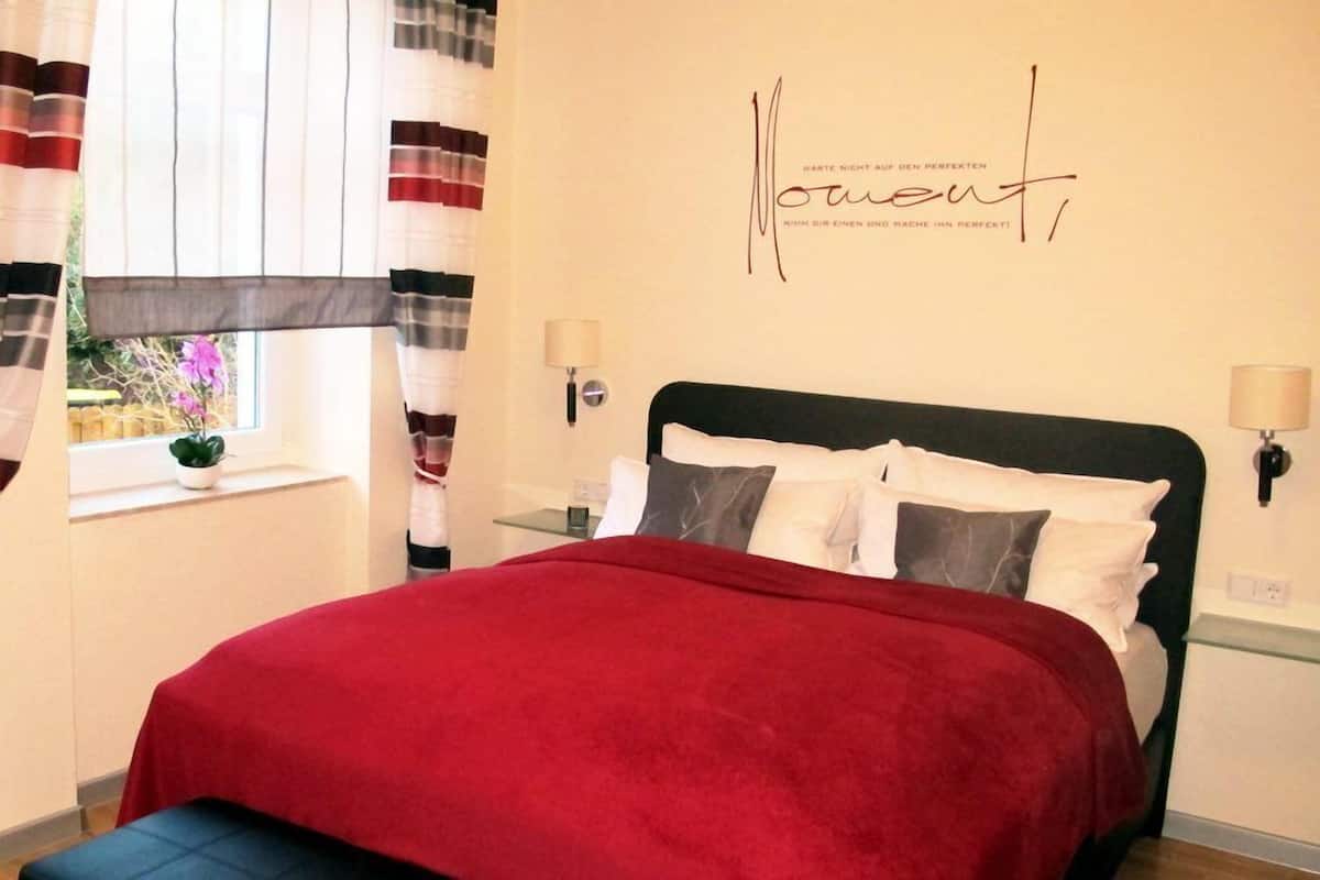1 bedroom, hypo-allergenic bedding available, down comforters